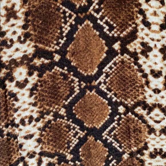 Bcbg Max Azeria Long Sleeve V-neck - Picture 3 of 4